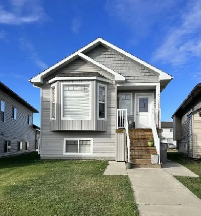 #8023 - 2 Bed/2 Bath Upper suite for June 1st $1700 Water inclu. Image# 7