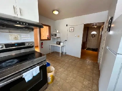 Room main floor for student rent 