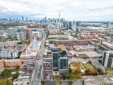 UNBEATABLE TORONTO SKYLINE VIEWS! 2 Bed 2 Bath Penthouse Toronto Image# 5