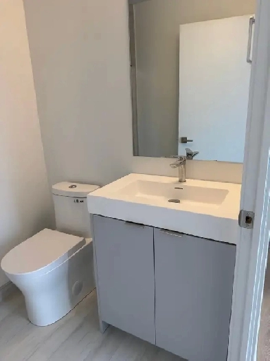 2 Beds 2 Baths Apartment CA$2,400 / Month Includes Parking Image# 14