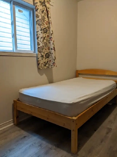 For Male 3rd flr Bright Furnished Room Parking @York University Image# 1