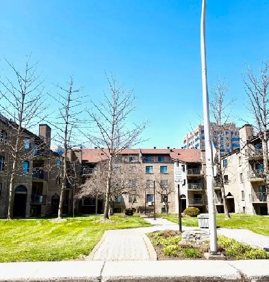 41/2 RENOVATED CONDO with garage & ext. parking Image# 5