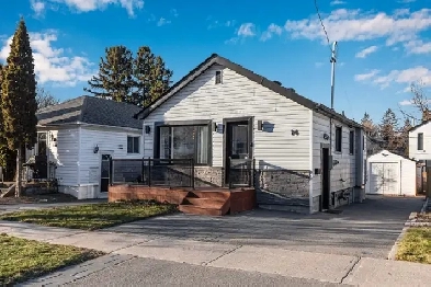 Walk to Vic Park Subway Stunning 2 bedroom Master Bedroom Shared Image# 10