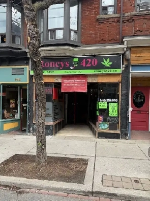 Queen st w@ Roncesvalles Retail Main floor 1000ft $4000 Image# 1