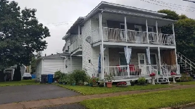 Logement 4 1/2 à louer Image# 2