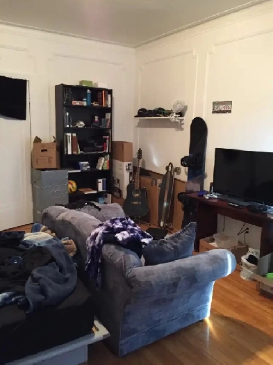 Grande chambre dans un 6 1/2 à CdN - 1er juin Image# 1