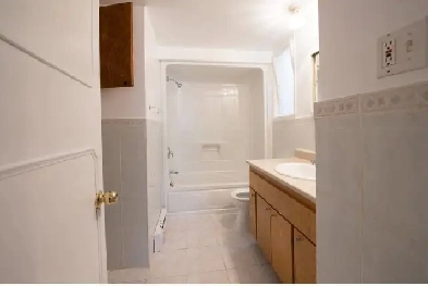 Très Beau 5 1/2 RDC duplex, possibilité stationnement Image# 1