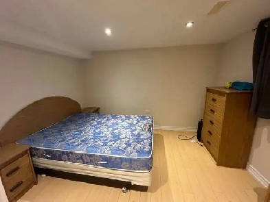 Room for a female worker near U of T Scarborough Image# 1