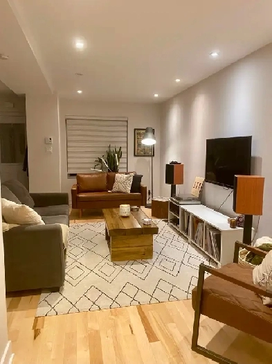 4 1/2   cours Petite Italie | 4 1/2   yard Little Italy Image# 1