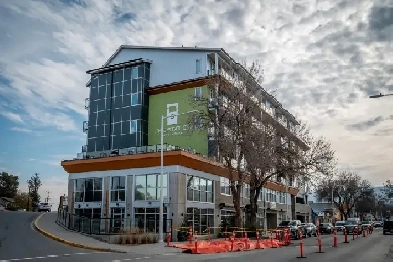 Convenient and Well Kept Condo on The Shore Image# 6
