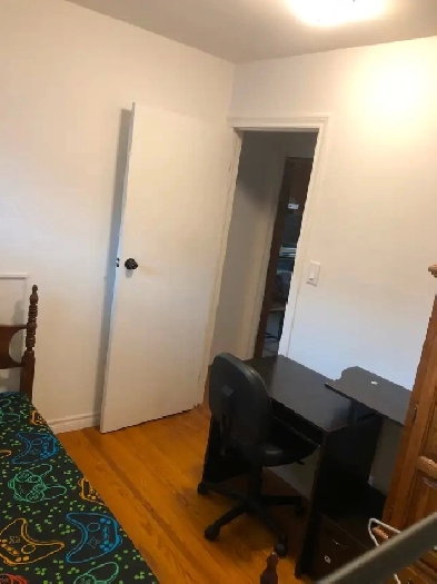 Furnished Room for Rent at Victoria Park Ave n Ellesmere Rd Image# 2