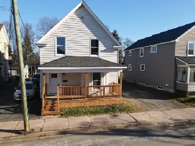 4 bedrooms Downtown Renovated House For Rent Image# 1