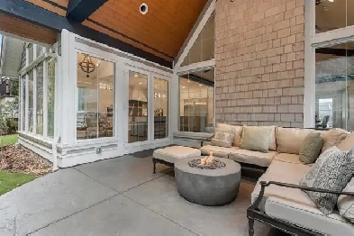Luxury 4 bed home in East Abbotsford gated community for rent. Image# 11