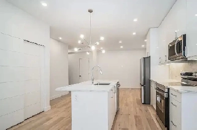 New 2 bedroom Townhouse near Ottawa University / Walk to uOttawa Image# 1