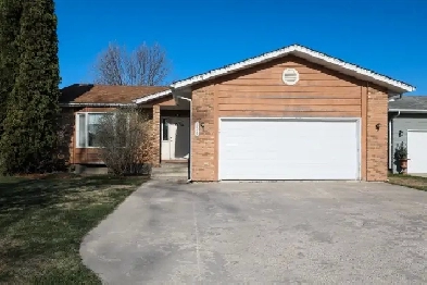 5 Bed, 2 Bath Home in Steinbach Image# 5