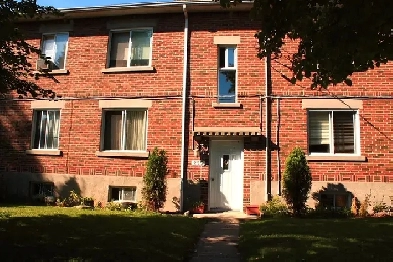 TRES GRAND 5 1/2 RÉNOVÉ, AVEC JARDIN, SOUS-SOL ET STATIONNEMENT Image# 1