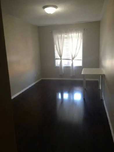 Ensuite York University Room Available for International Student Image# 1