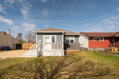 FOR SALE: Stylish 2-bed home on a 50x119’ lot Image# 4