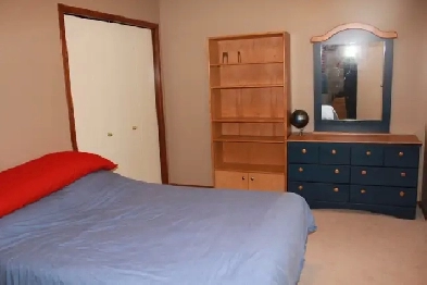Room in NW Valley Ridge Home Available Image# 5