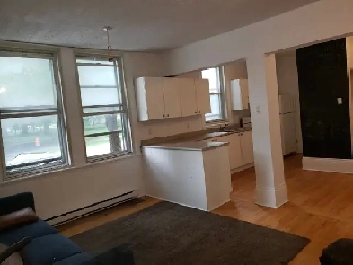 4 Spacious Closed bedrooms across Parc Lafontaine on Papinea, Image# 1