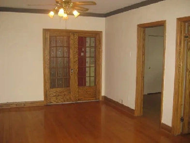 BRIGHT 4 ½  plus dining room Condo-Style Apt. 2 BALCONIES, TMR Image# 1