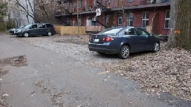 Stationnement Esplanade coin Van-Horne Image# 1