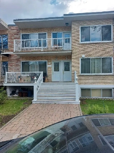 Haut duplex 6 1/2 à louer. Ahuntsic-Cartierville Image# 2