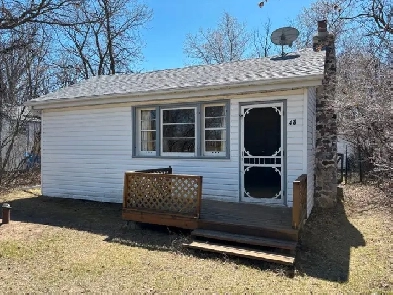 48 Thorncliffe Ave., Grand Marais - Quant & Cozy Cottage! Image# 6