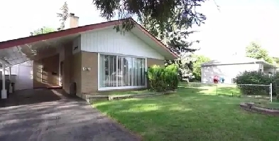 Etobicoke 3 Bedroom, Main Floor Unit in Detached Bungalow Image# 1