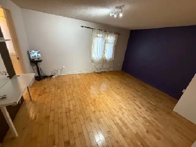 Rooms are available for rent, very spacious and park in Brampton Image# 2