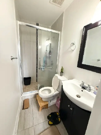 Room for rent near Finch/ pharmacy Image# 2