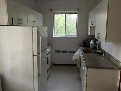 BEAU grand 3½ À LOUER, 1er juillet, près UdeM, HEC, Hôpital Ste- Image# 2