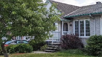 Semi-détaché, 4 C-à-C, 2 SdB | 4BR, 2 Bath semi-detached Image# 1