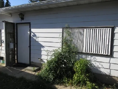 750.00 FURNISTED INCLUDES ALL UTILITES 89 AV & 180 ST. EDMONTON. Image# 1