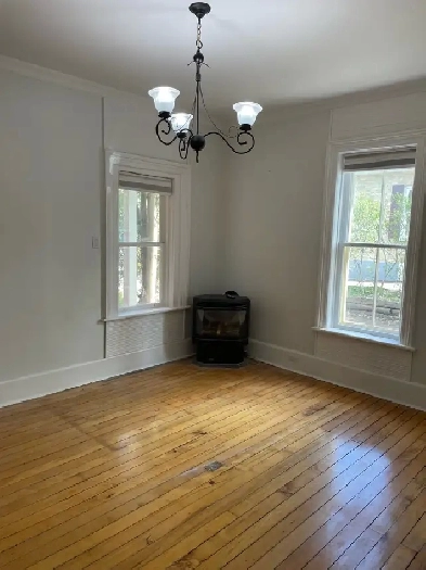 2 Beds, 1 Bath Apartment in Lindsay Image# 1