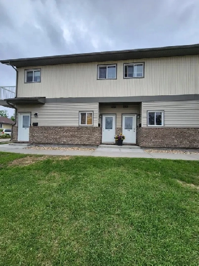 2 Bed with Den! Water Included! Ready June 2 Image# 3