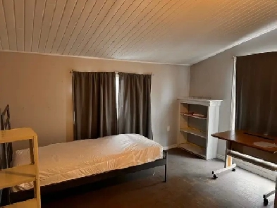 Room for rent near Mohawk college Image# 2