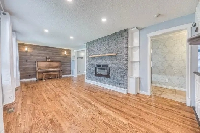 IMPRESSIVE, updated, finished 2-storey home in Akinsdale Image# 10