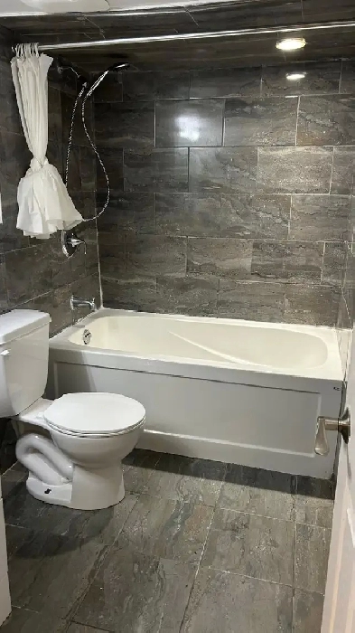 2 Bedroom, 1 washroom available for rent! Image# 9