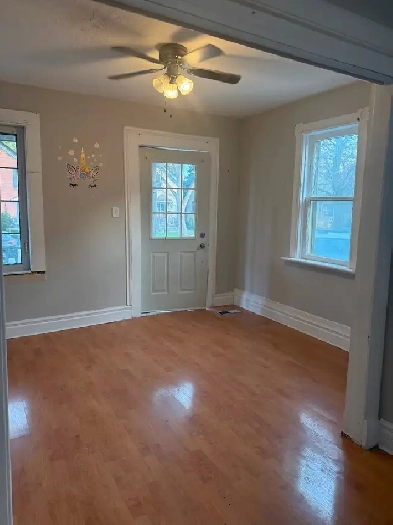 2 bedroom detached home located in DTK for rent ! Image# 1