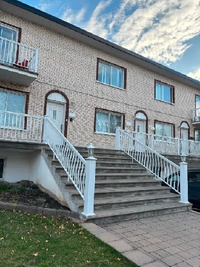 St-Leonard grand 5 1/2 à louer 1 juillet $1700 Image# 1