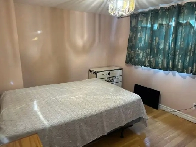 Master Bedroom Airport Rd & Derry Image# 2