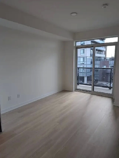 Brand New Luxury 1 Den Condo with 2 Bathrooms (incl. parking) Image# 9