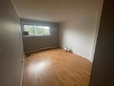 Large room   small personal office/den space in Blackburn Image# 2