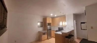 Stradbrook Bachelor Condo for Rent, Great location, with Parking Image# 2