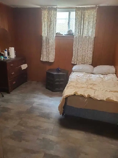 Immediate bright furnished room for rent in Etobicoke Image# 1