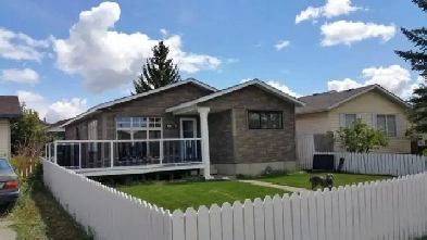 Awesome location 5min walk to ctrain friendly Image# 1
