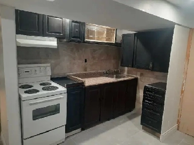 One bedroom Basement with shared bathroom and kitchen. Image# 7