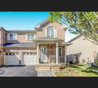 450$ rooms for rent girls, parking and fully furnished Image# 1