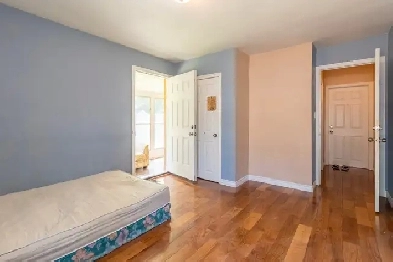 ROOM for rent,step to MOHAWK COLLEGE,from 1st JUNE Image# 1
